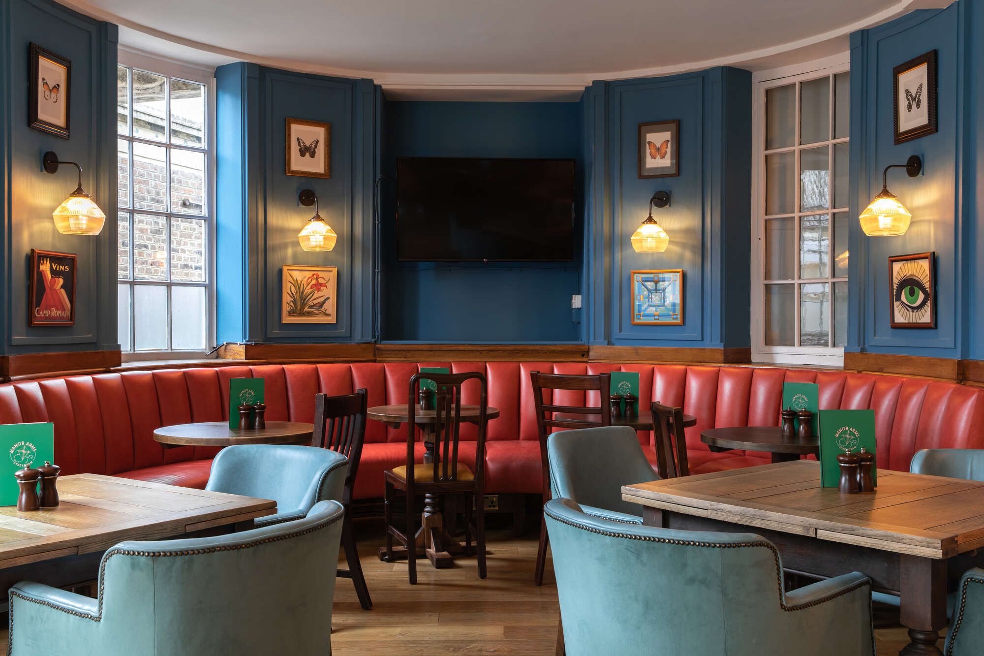 Interior of the Manor Arms in Streatham, the best pub near the station