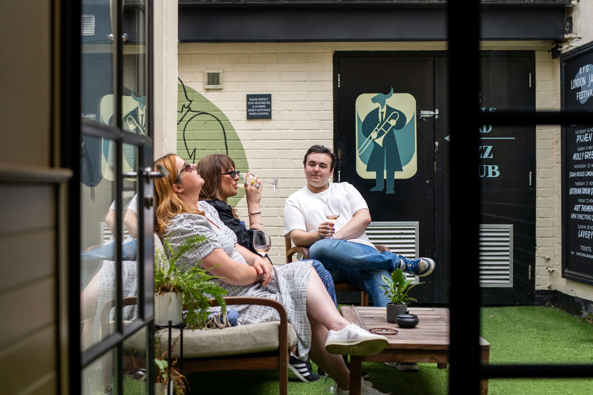 Courtyard at The Bull's Head in Barnes