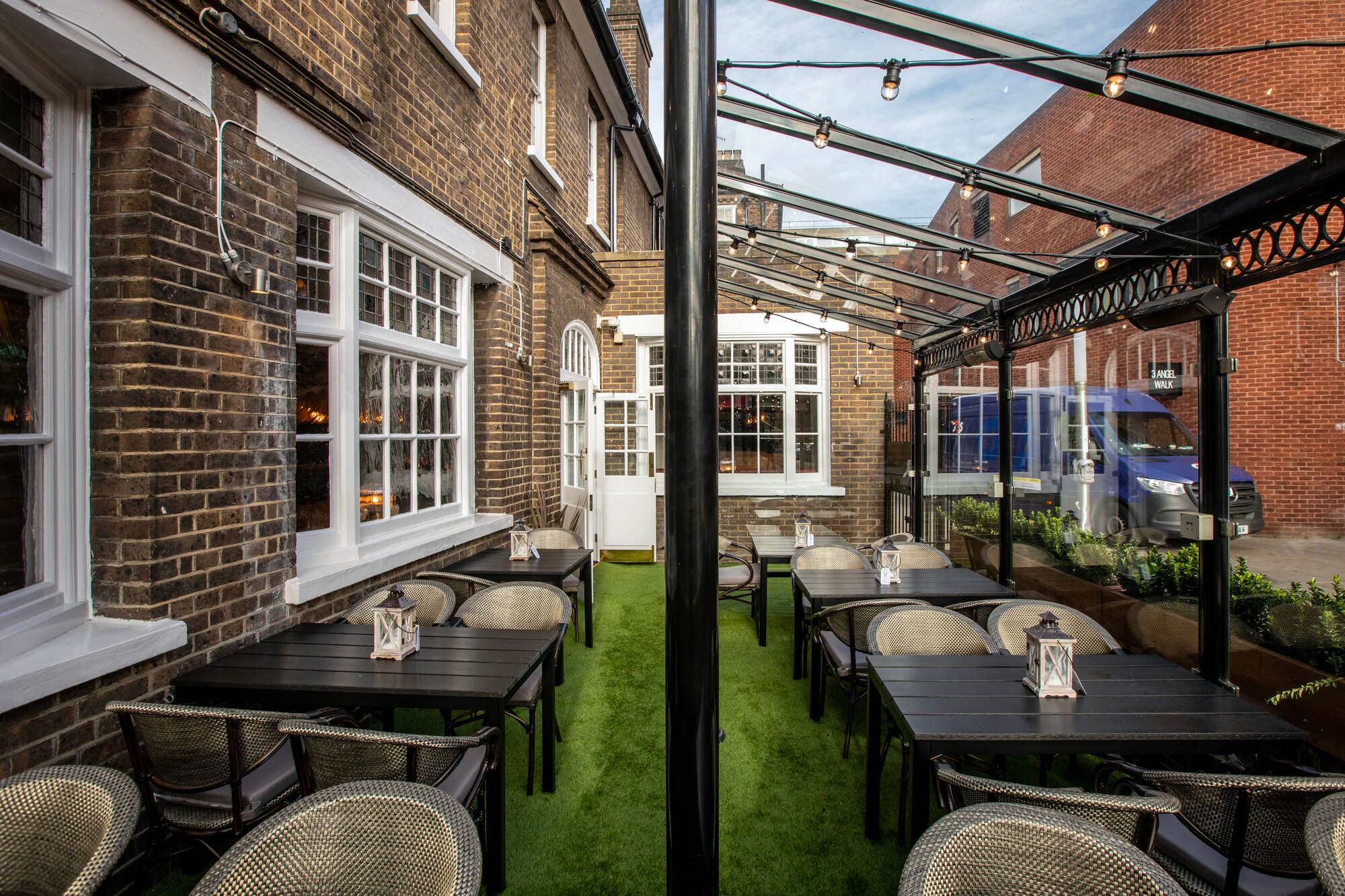 Garden terrace at the Hammersmith Ram