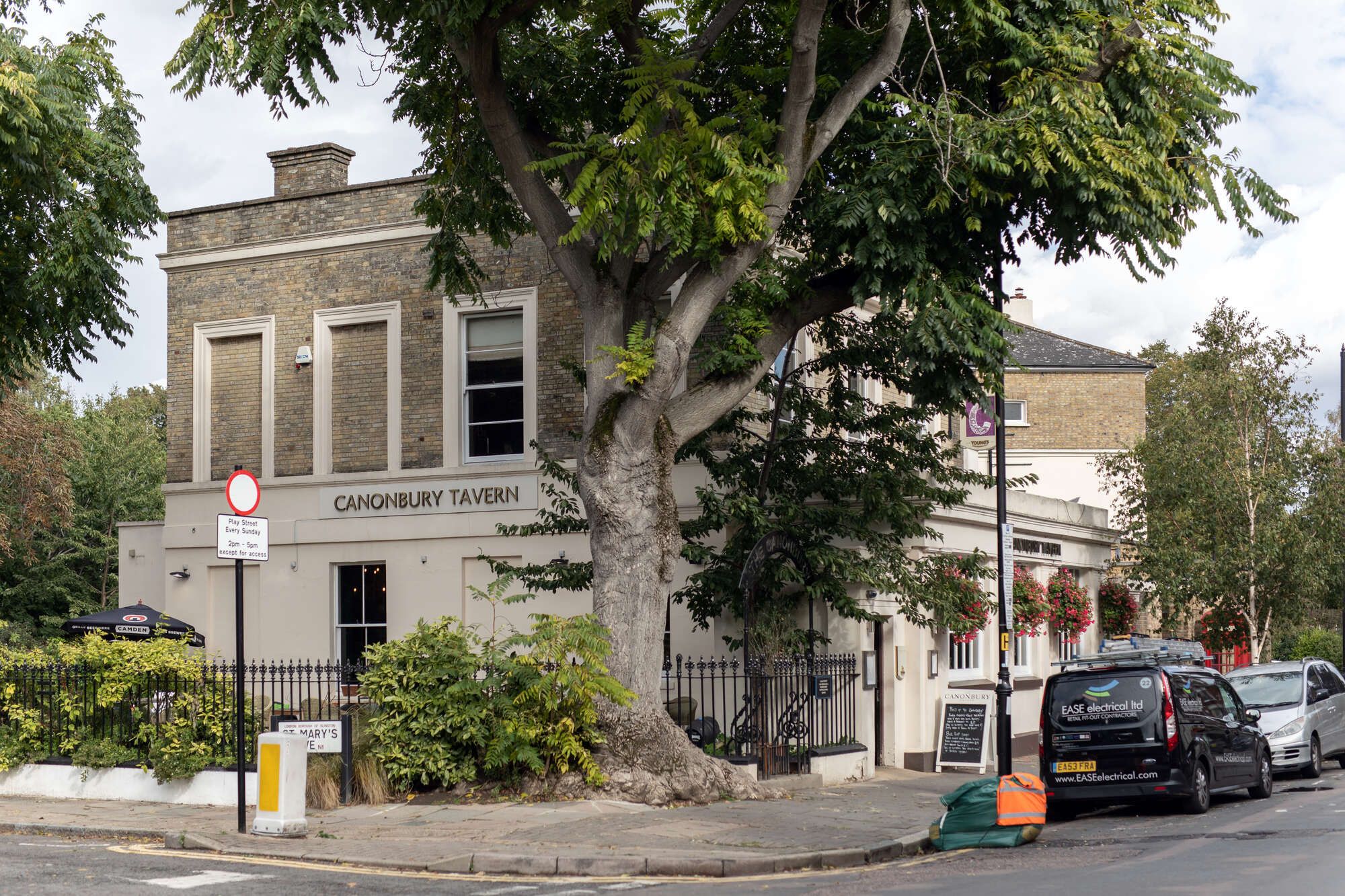 Exterior of the Canonbury Tavern pub in Islington