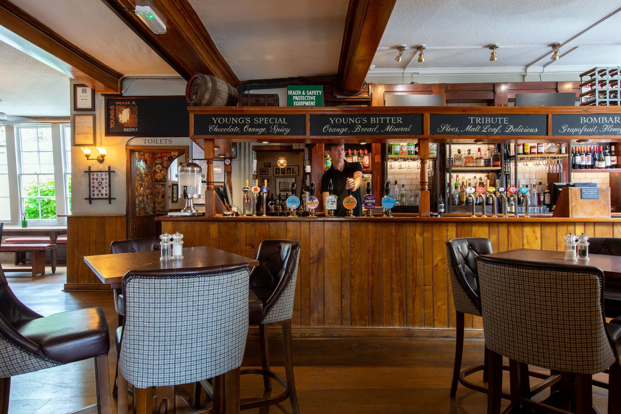 Interior of the King's Arms in Oxford, the best pub with great real ale and beer selection