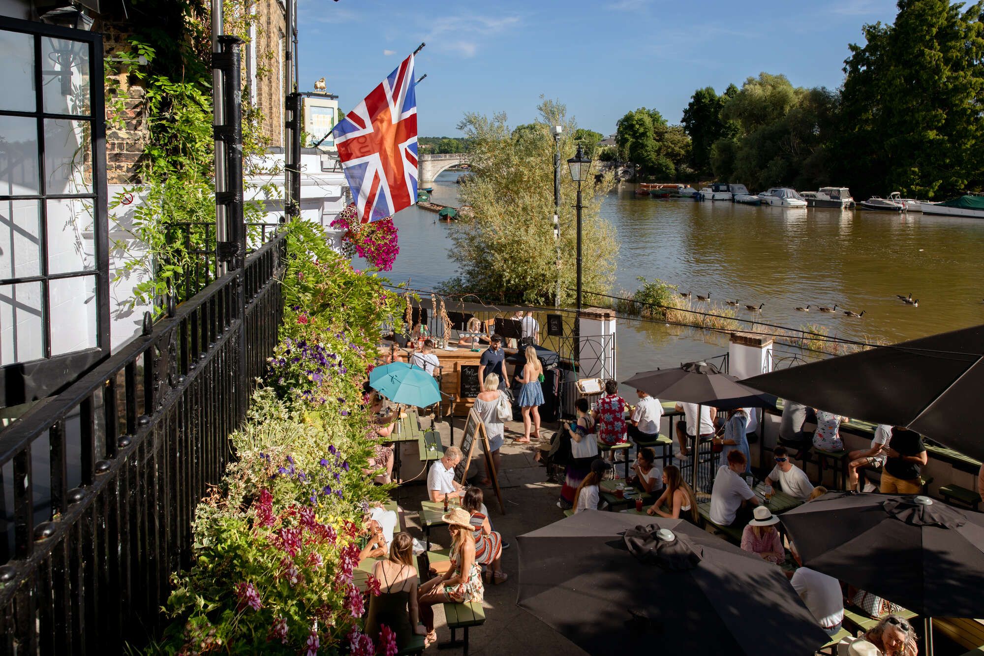 Drinks in a garden on the river Thames