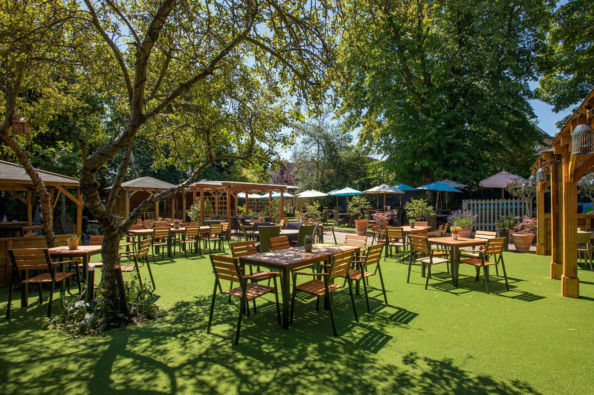 Garden at the Marlborough pub, Richmond Hill